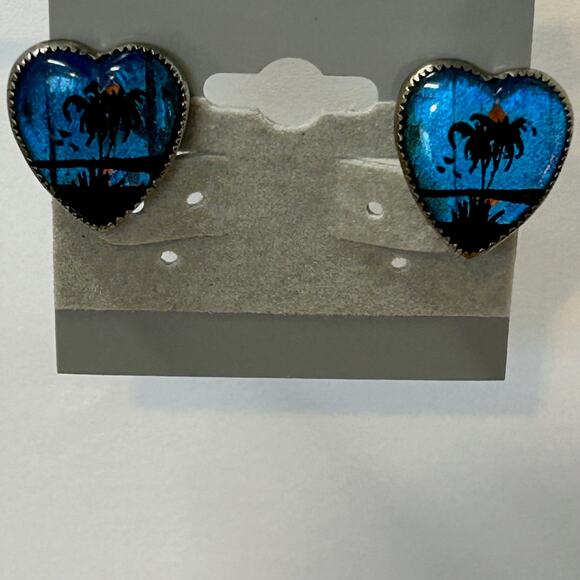 Vintage Heart Shape Butterfly Wing Screw Back Earrings Tropical Palm Trees - Picture 1 of 6